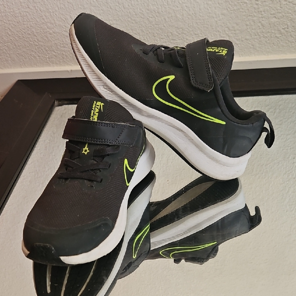 Nike Kids Black and Neon Green Sneakers